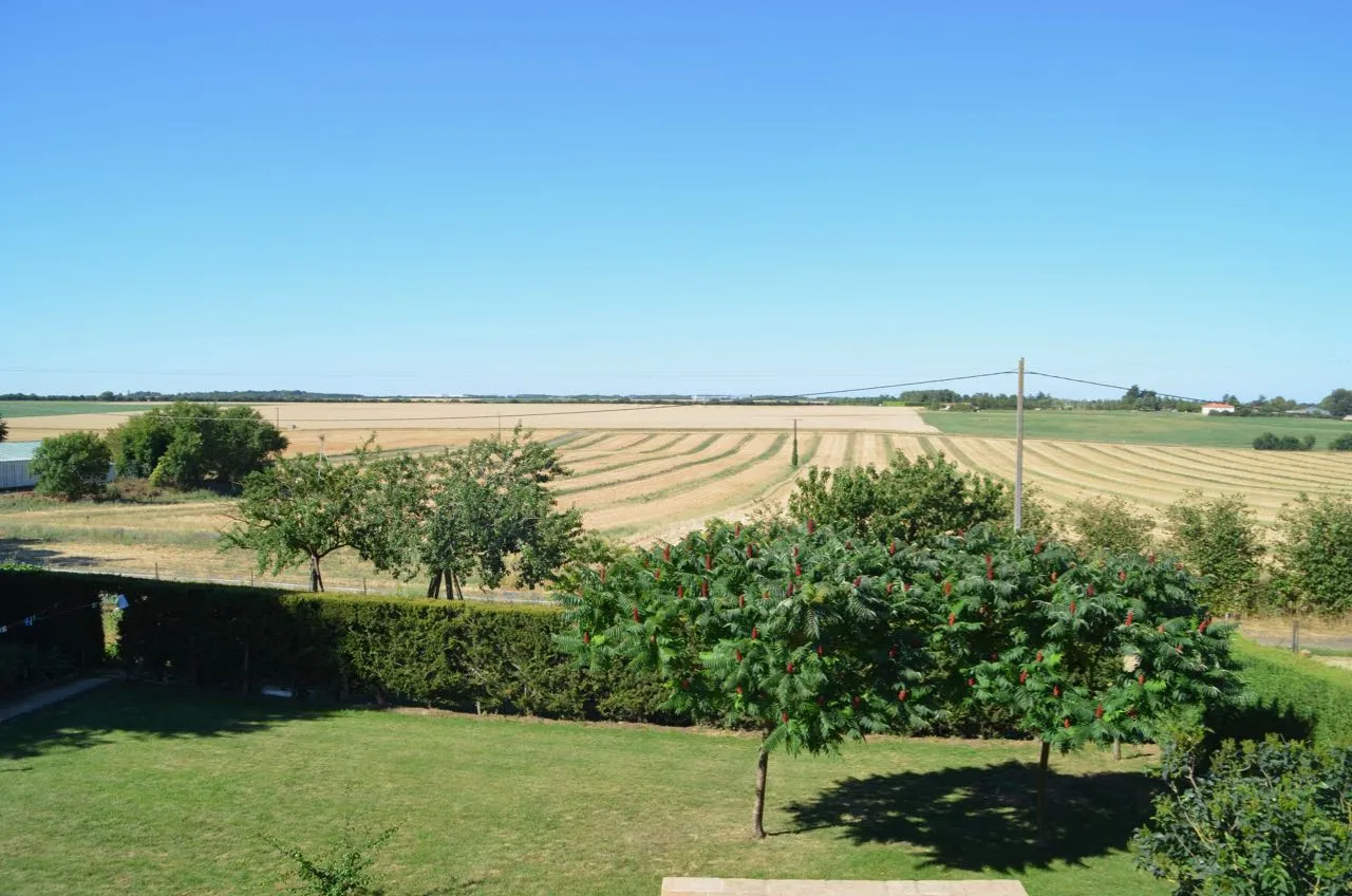 Charmante Maison en Pierres à Vendre à Sainte Hermine 