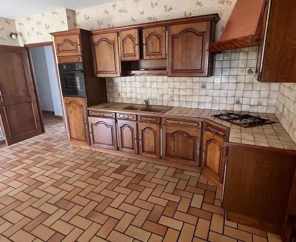 Charmante Maison en Pierres à Vendre à Sainte Hermine 