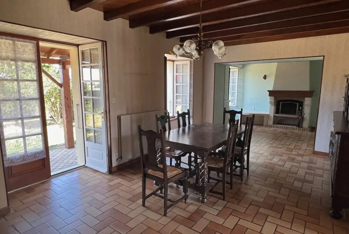 Charmante Maison en Pierres à Vendre à Sainte Hermine 