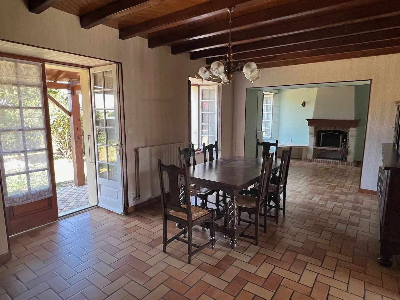 Charmante Maison en Pierres à Vendre à Sainte Hermine 