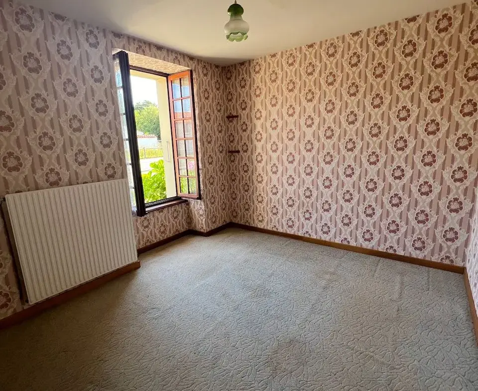 Charmante Maison en Pierres à Vendre à Sainte Hermine 