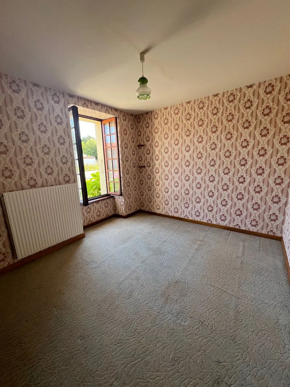 Charmante Maison en Pierres à Vendre à Sainte Hermine 