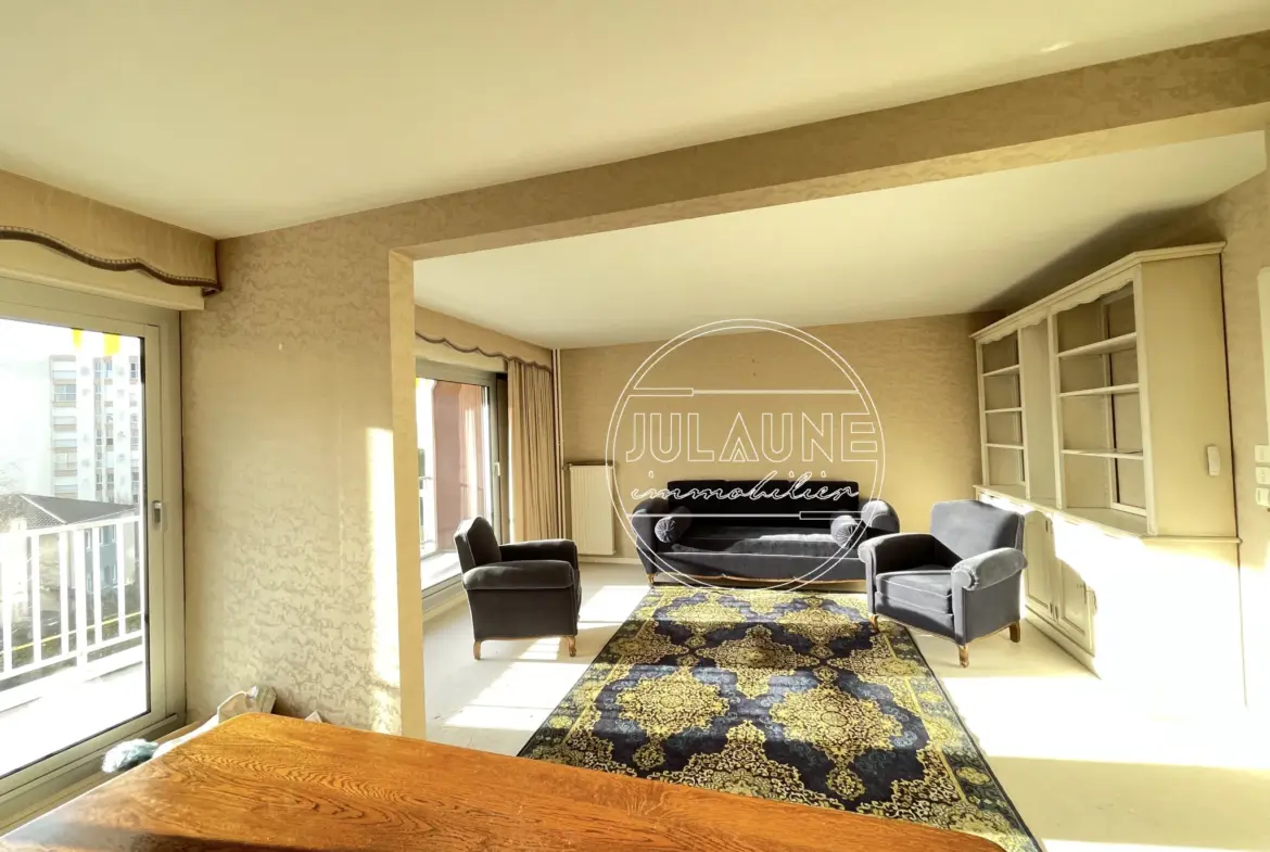 Appartement spacieux de 93 m2 dans le quartier Mairie de Limoges 