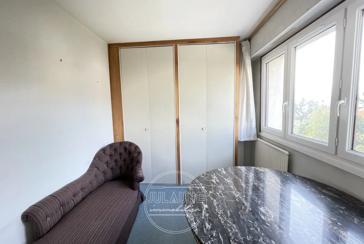 Appartement spacieux de 93 m2 dans le quartier Mairie de Limoges 