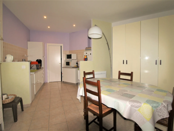 À vendre : Appartement 2 pièces avec grande terrasse à Menton 