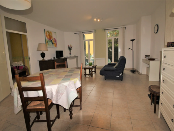 À vendre : Appartement 2 pièces avec grande terrasse à Menton 