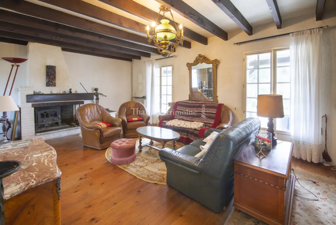 Charmante Villa Périgourdine avec Parc Arboré à Nontron 
