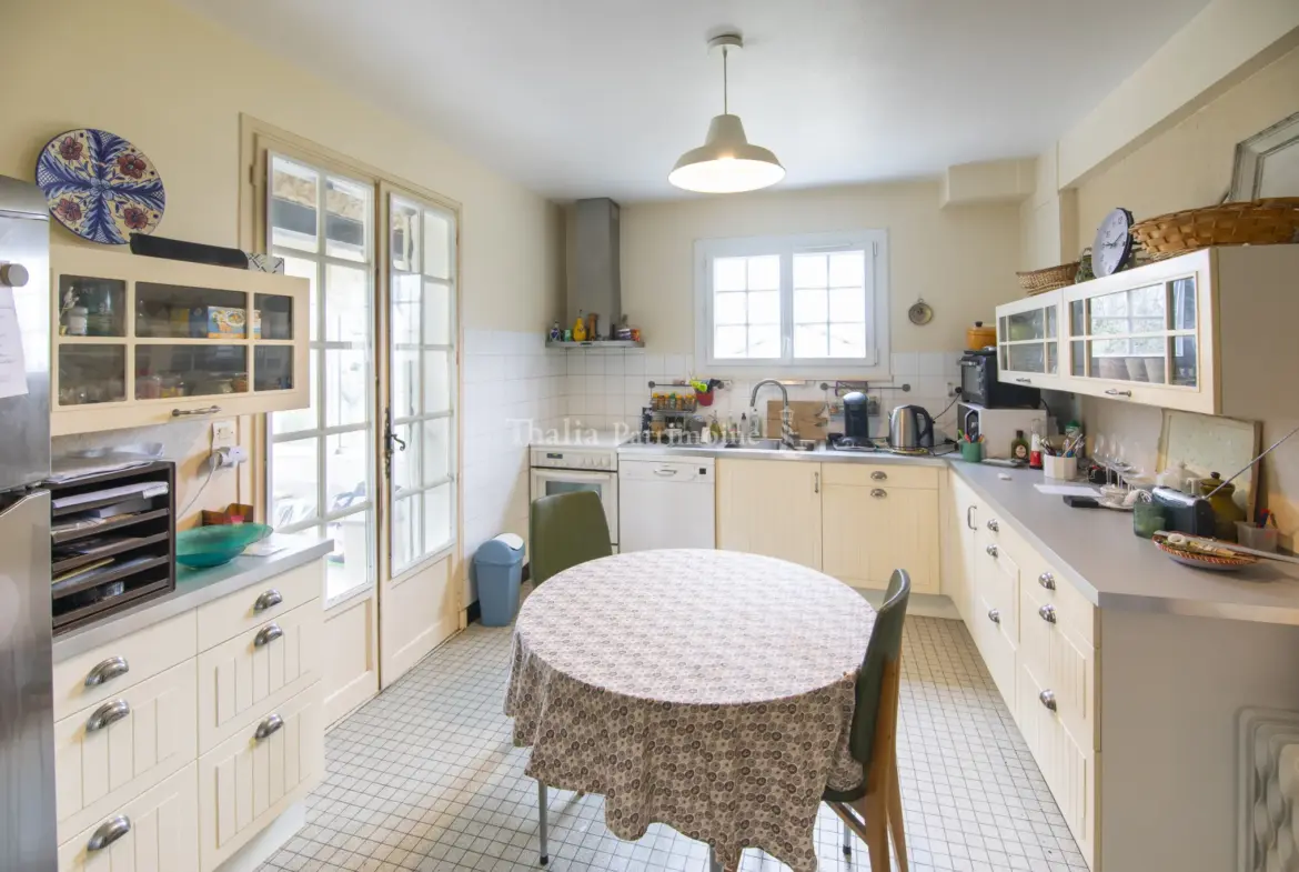 Charmante Villa Périgourdine avec Parc Arboré à Nontron 