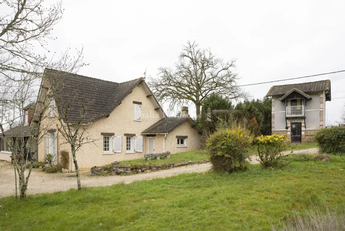 Charmante Villa Périgourdine avec Parc Arboré à Nontron 