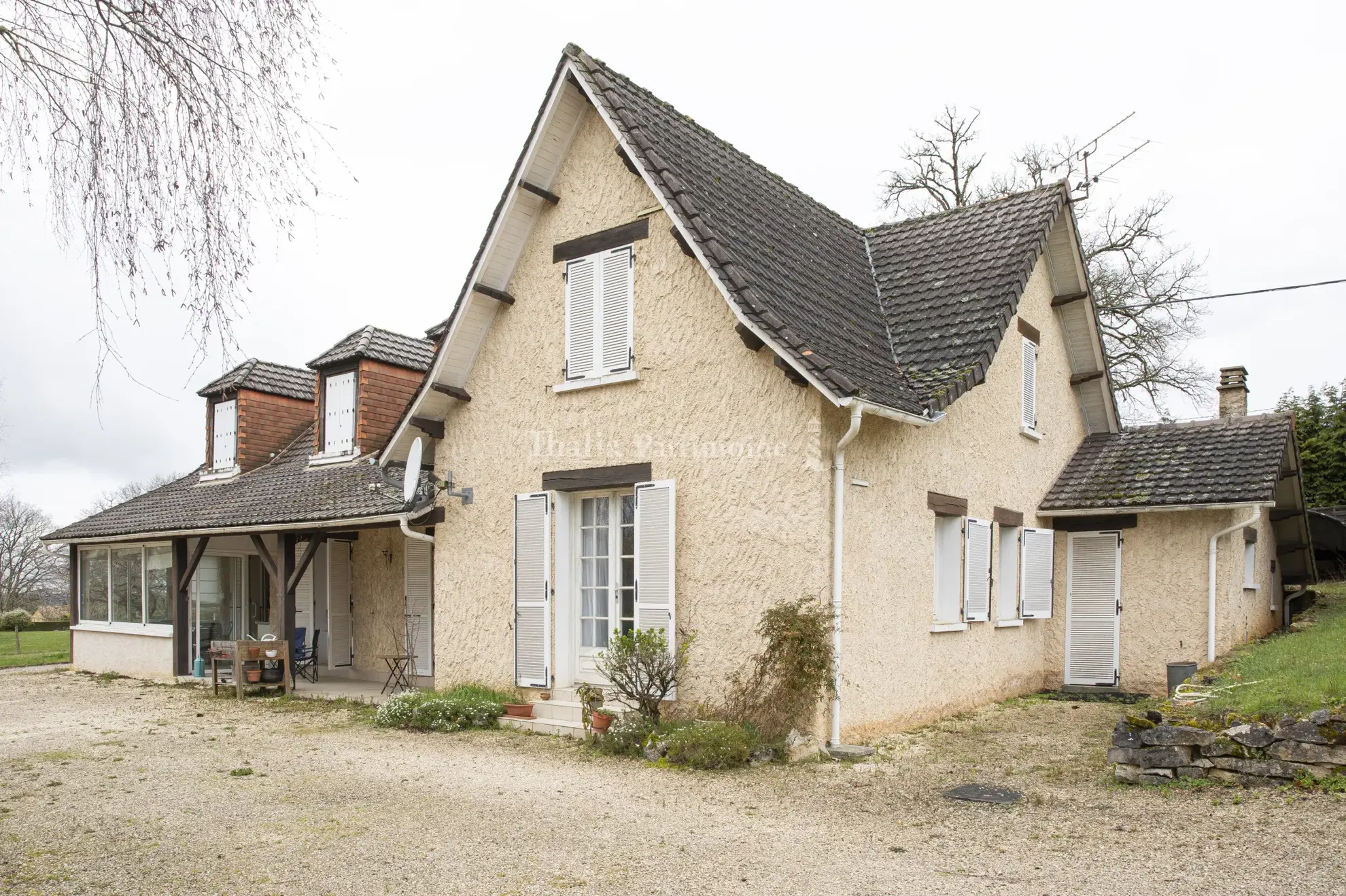 Charmante Villa Périgourdine avec Parc Arboré à Nontron 
