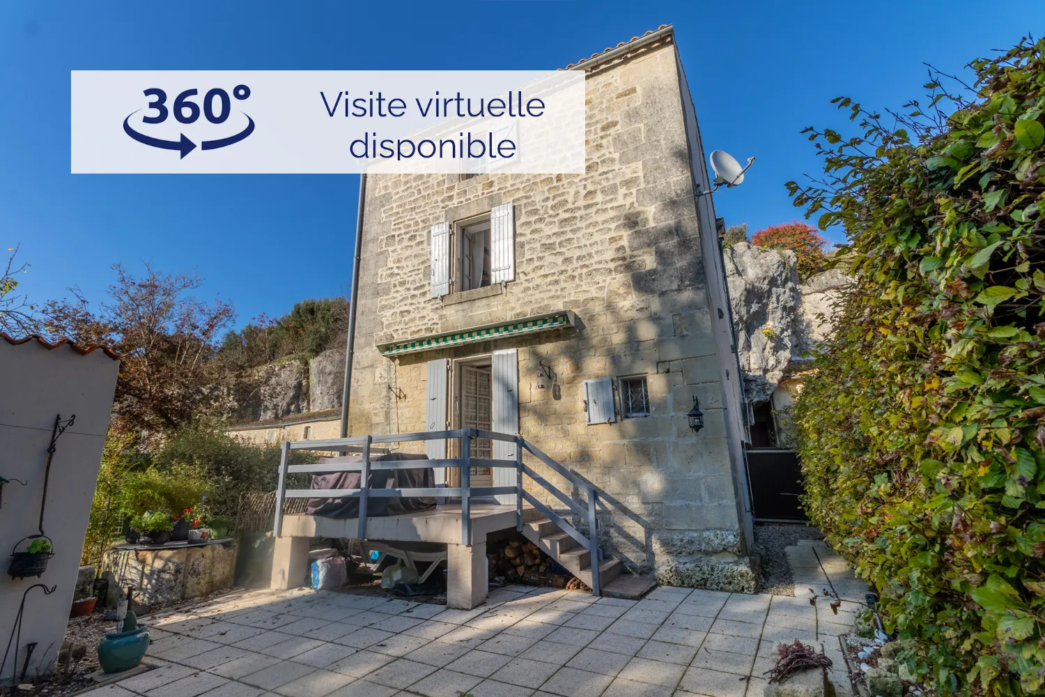 Maison ancienne charmante à Saint-Savinien avec cour et grotte 