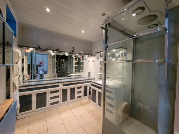 Maison 4 pièces de 124 m² à Varennes-lès-Narcy sur 4411 m² de terrain 