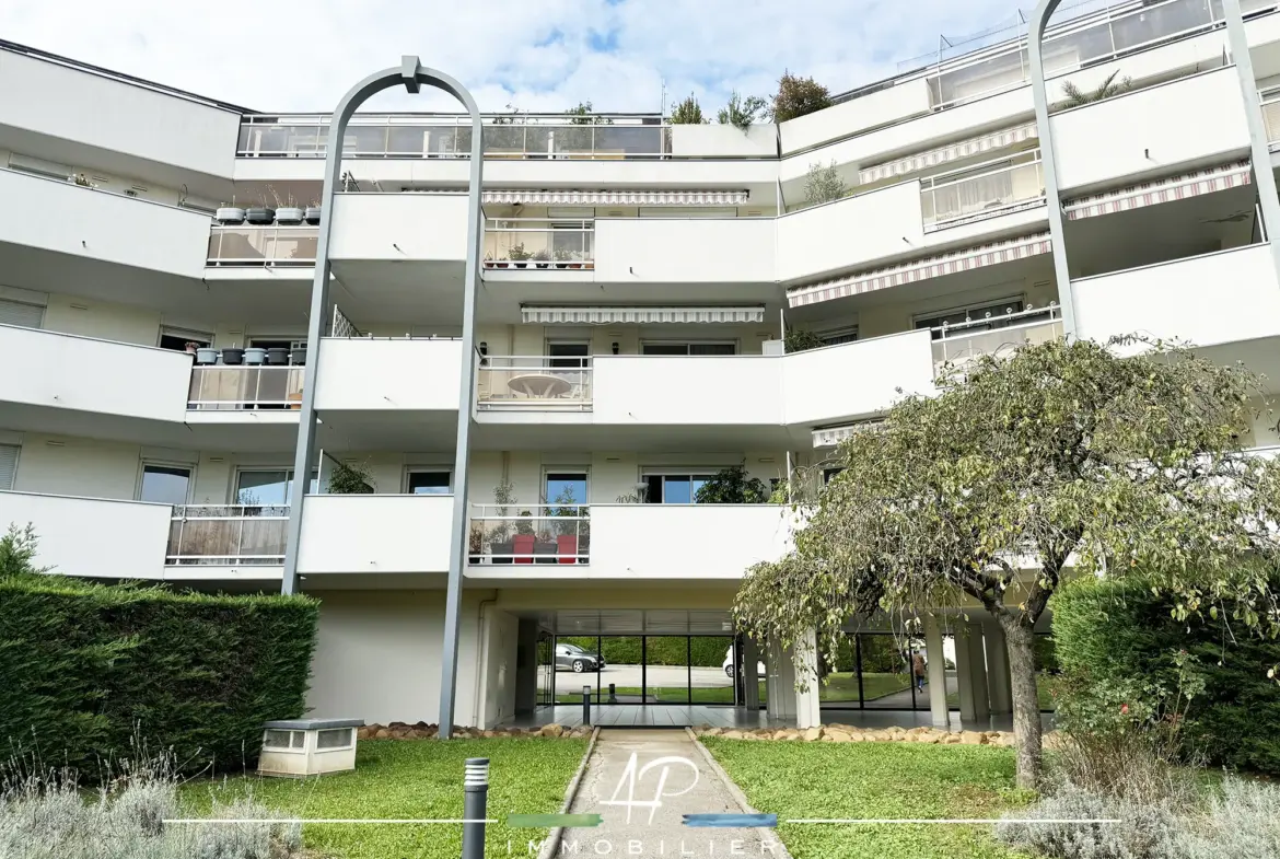 Appartement spacieux avec terrasse dans une résidence de standing à Fontaine-les-Dijon 