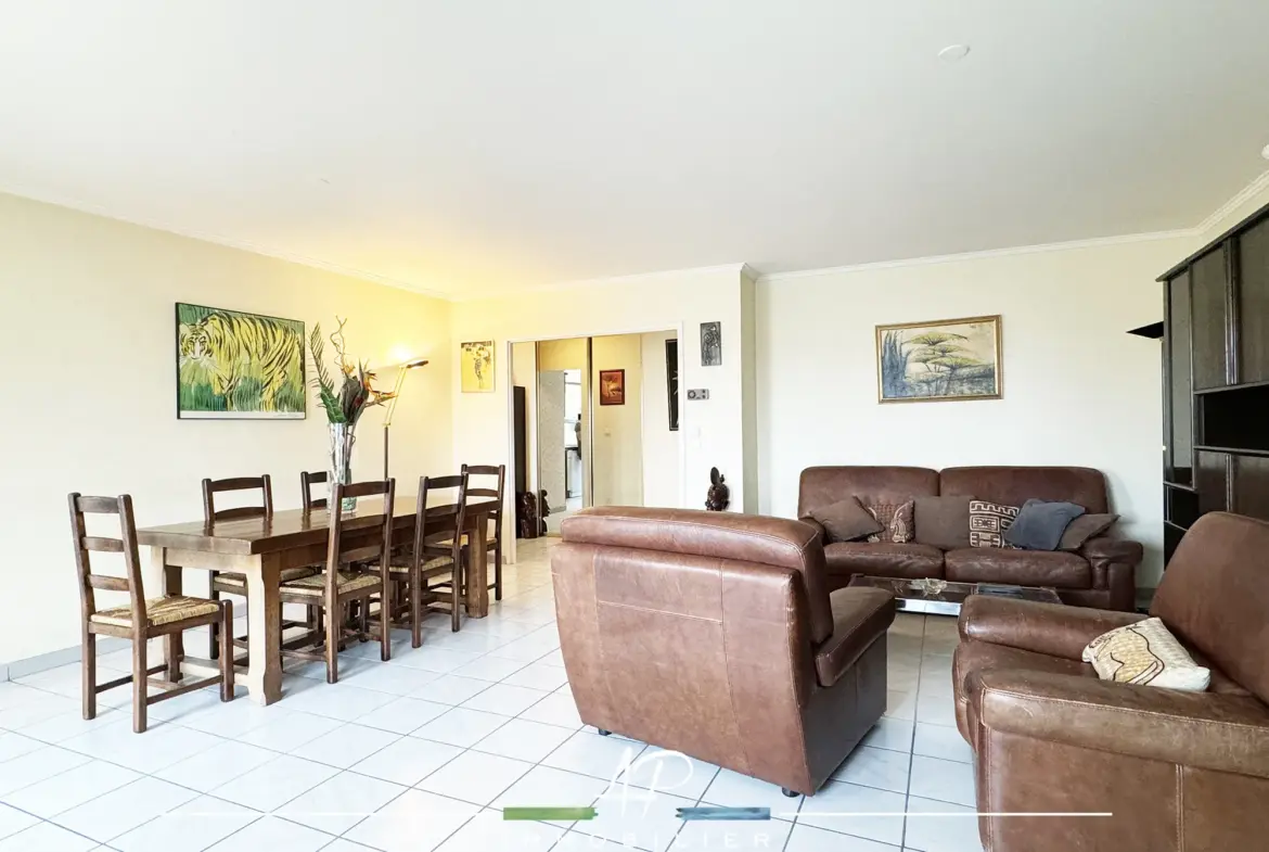 Appartement spacieux avec terrasse dans une résidence de standing à Fontaine-les-Dijon 