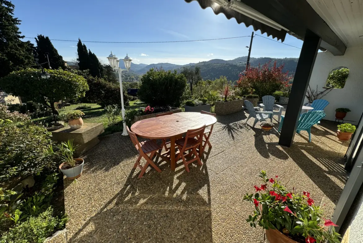 Maison de plain-pied rénovée avec jardin et vue à Couiza 