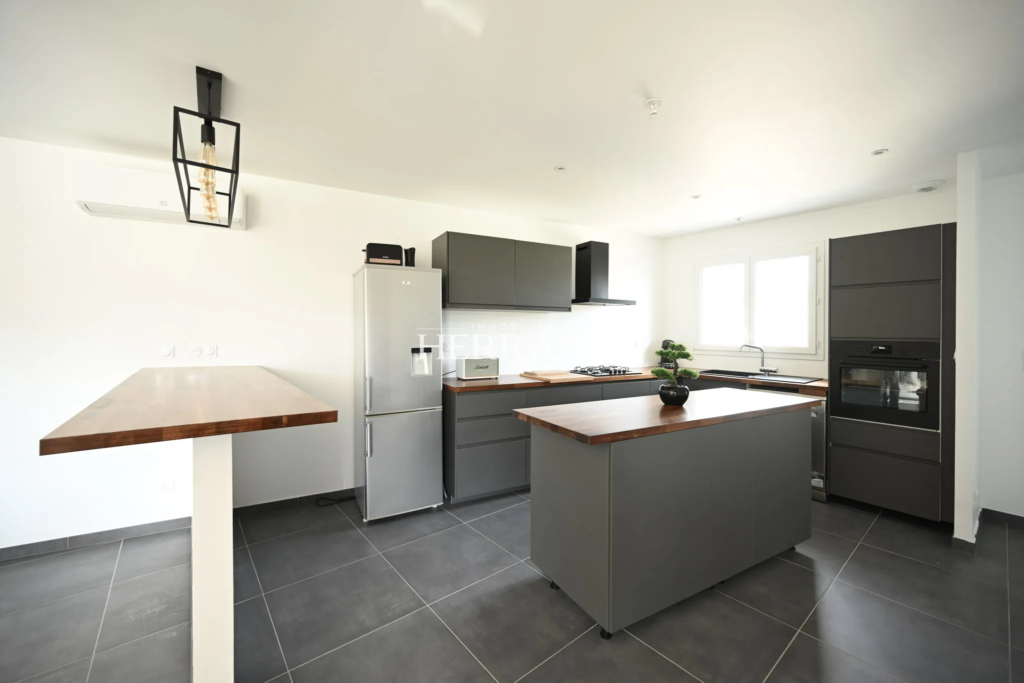 Maison moderne à vendre à Targon - Confort et Nature