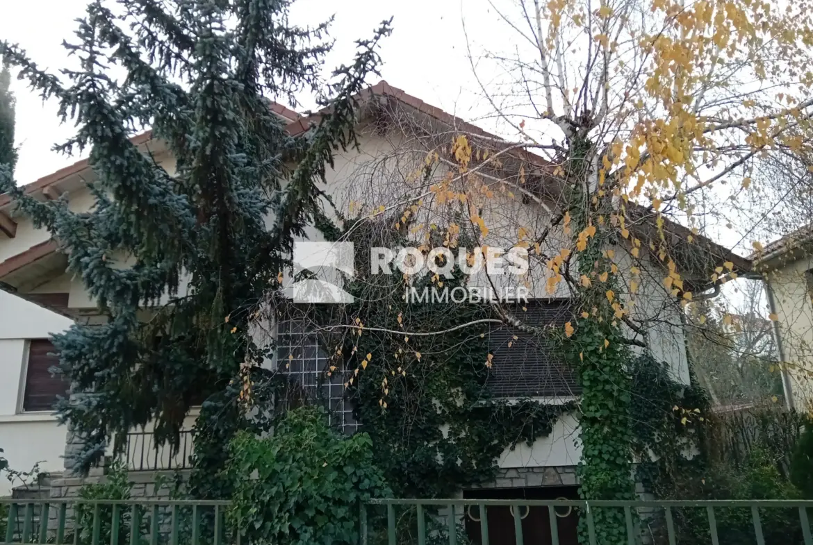 Maison à vendre à Millau - Proche du centre-ville avec potentiel 