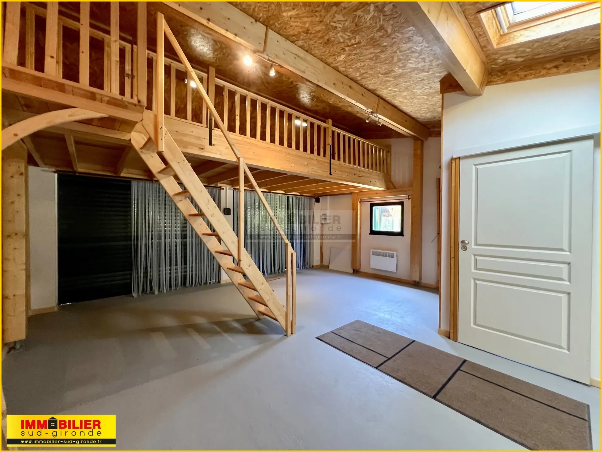 Maison en bois type chalet avec garage à Saint-Michel de Rieufret 