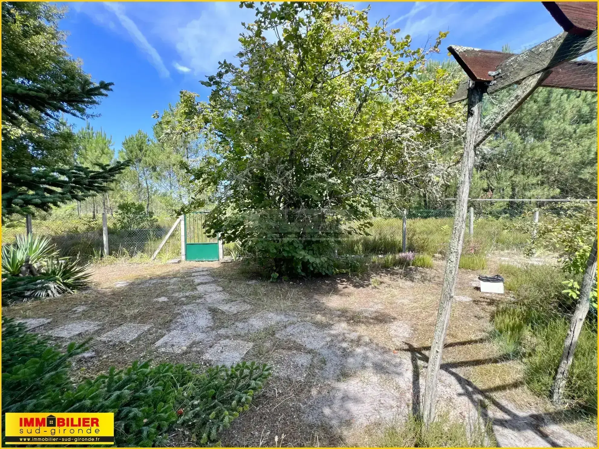 Maison en bois type chalet avec garage à Saint-Michel de Rieufret 