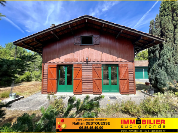 Maison en bois type chalet avec garage à Saint-Michel de Rieufret