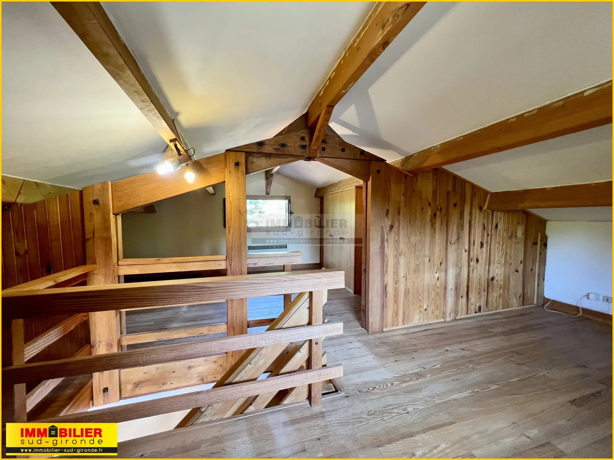 Maison en bois type chalet avec garage à Saint-Michel de Rieufret 