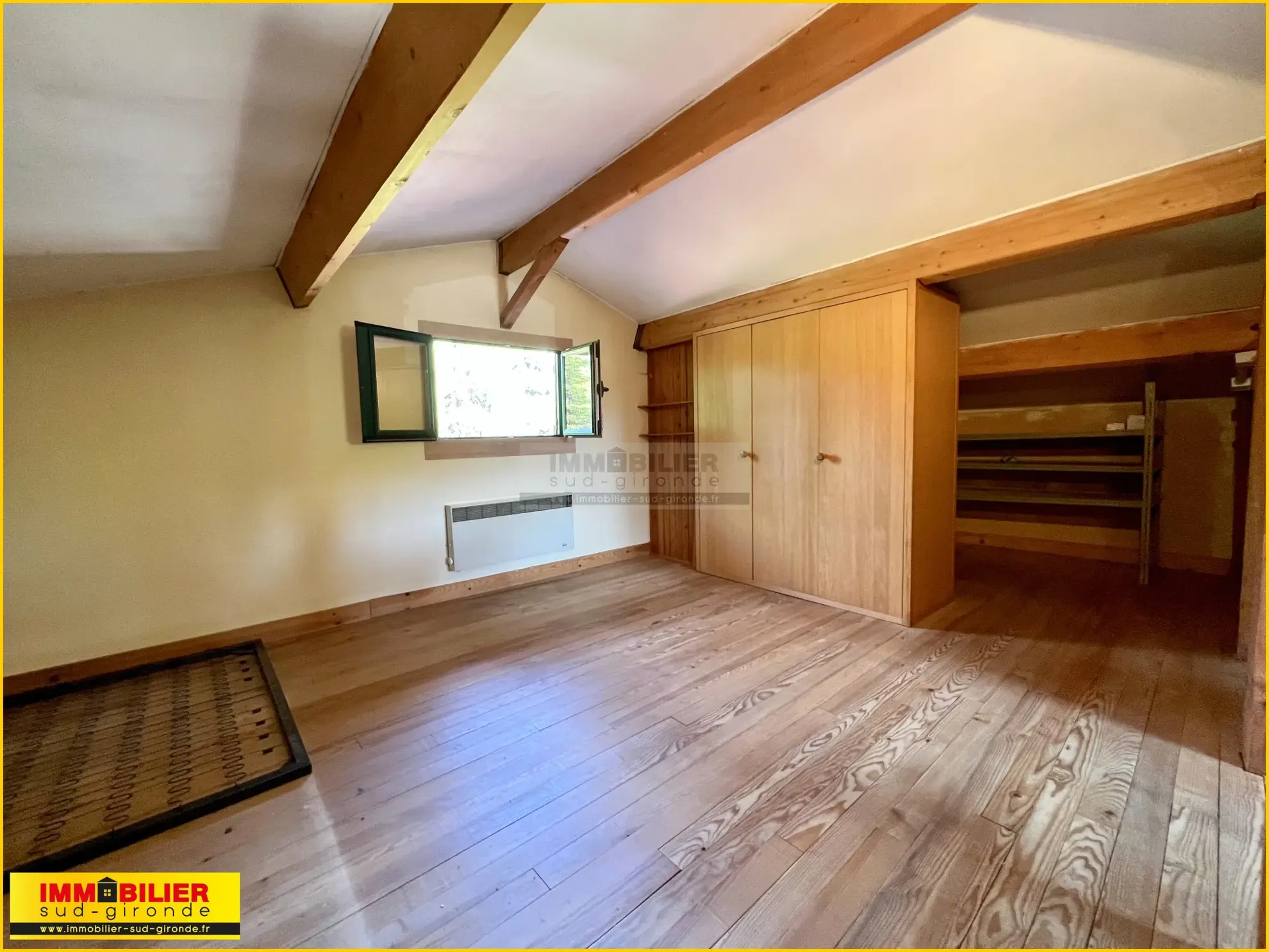 Maison en bois type chalet avec garage à Saint-Michel de Rieufret 