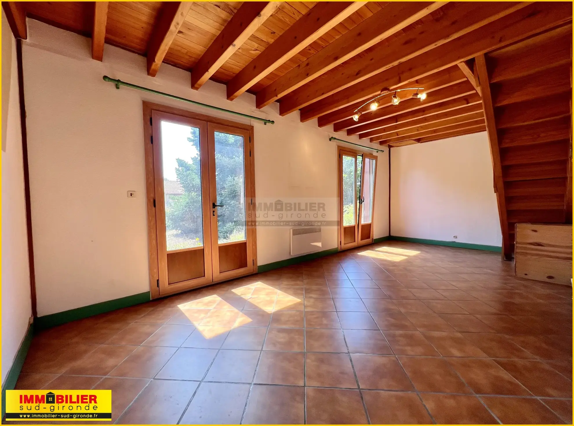 Maison en bois type chalet avec garage à Saint-Michel de Rieufret 
