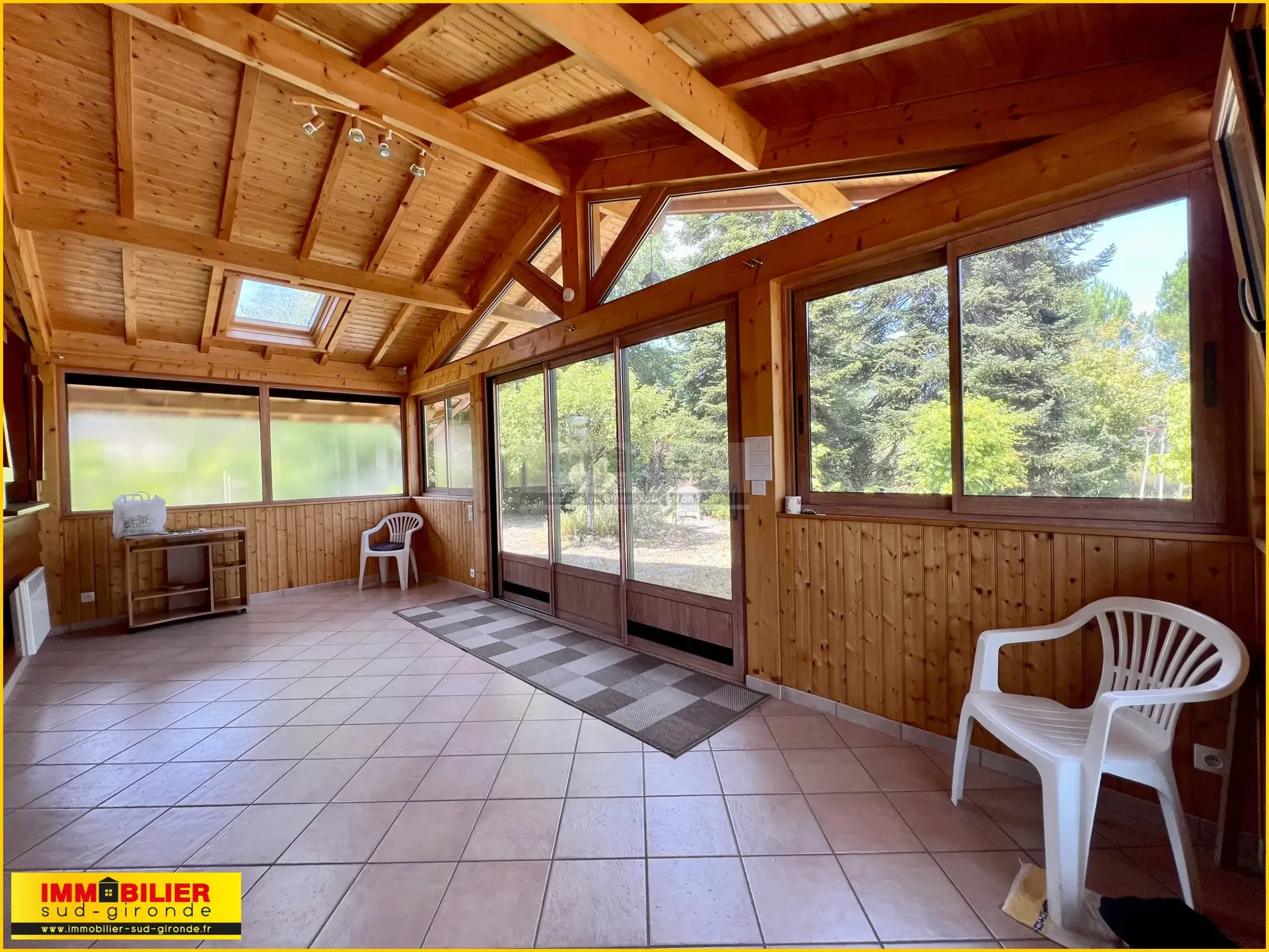 Maison en bois type chalet avec garage à Saint-Michel de Rieufret 