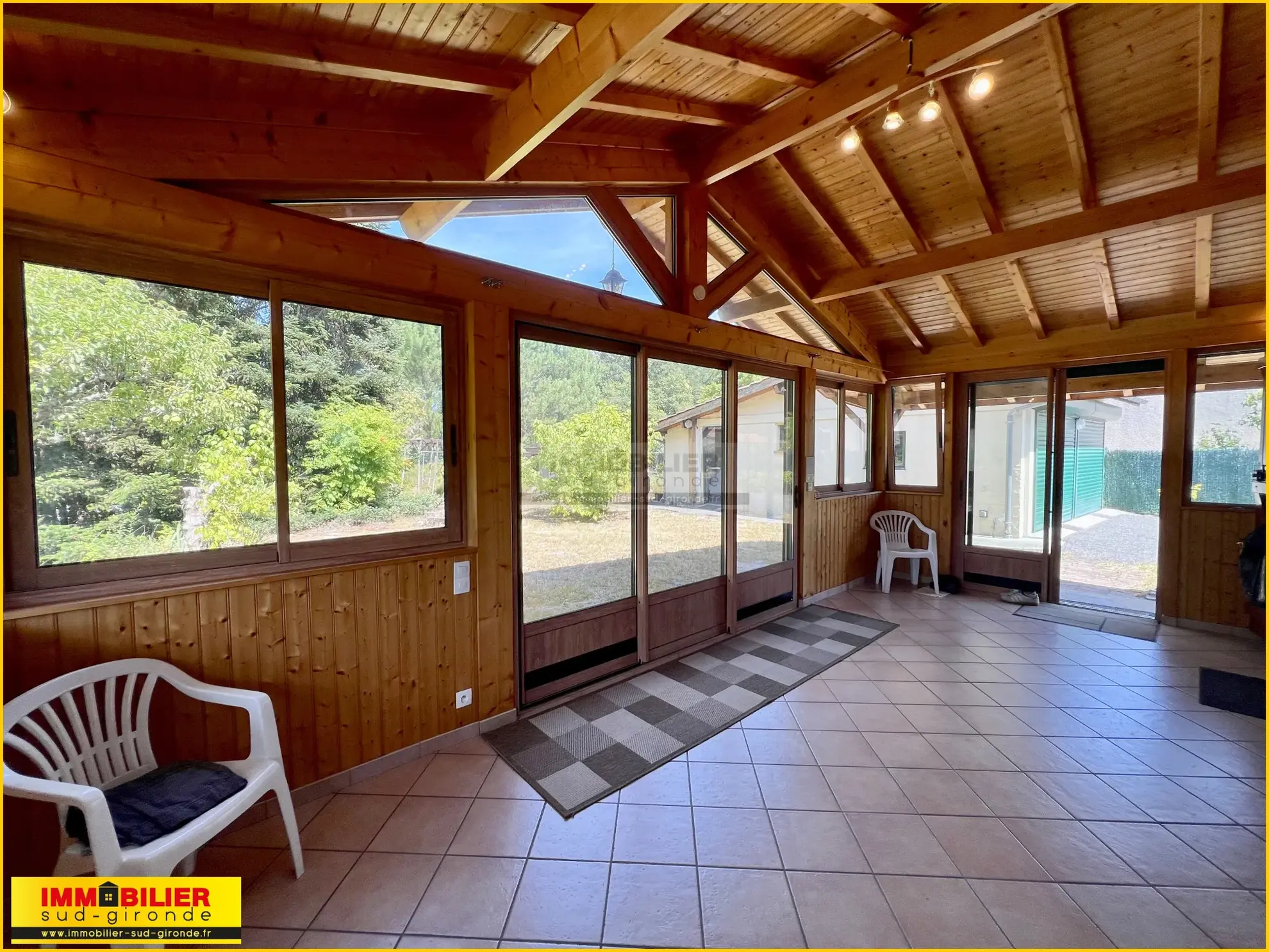 Maison en bois type chalet avec garage à Saint-Michel de Rieufret 