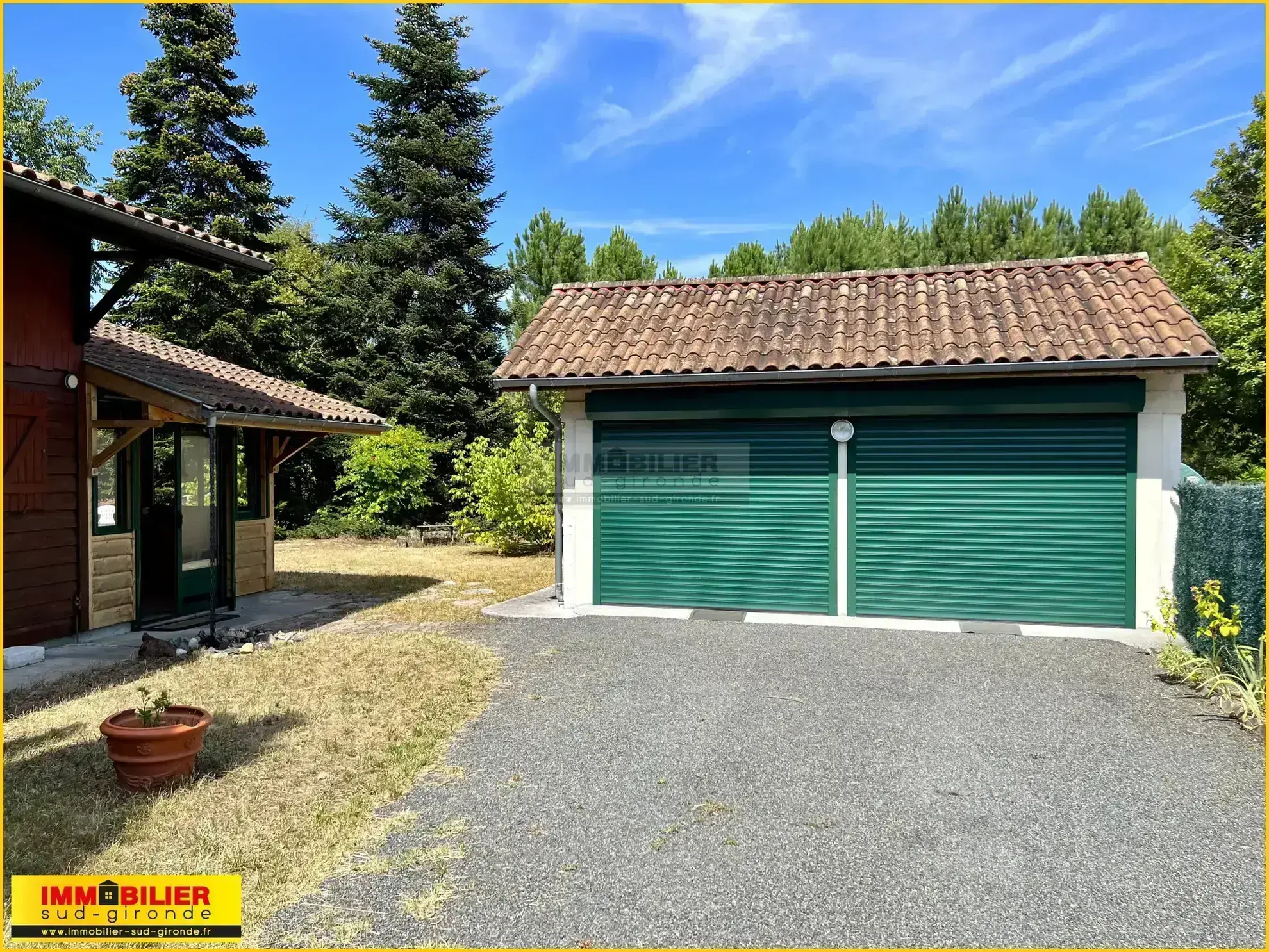 Maison en bois type chalet avec garage à Saint-Michel de Rieufret 