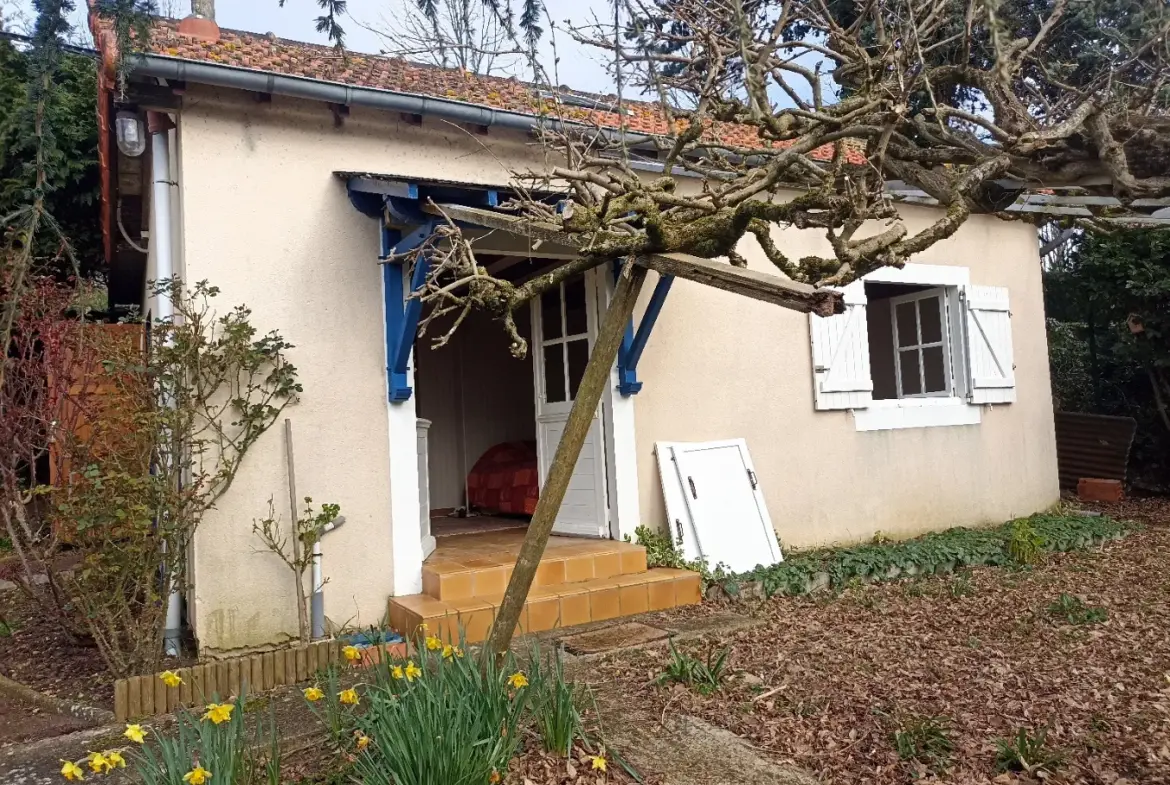 Pavillon charmant avec jardin à Luche-Pringe 