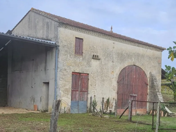 Longère en pierre à rénover avec dépendances à St Félix de Foncaude 