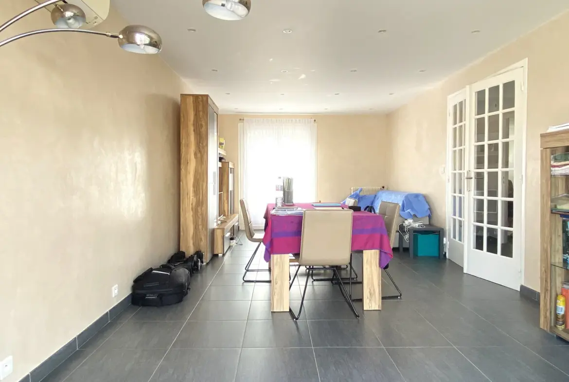 Villa 3 faces avec piscine à Saint-Estève 