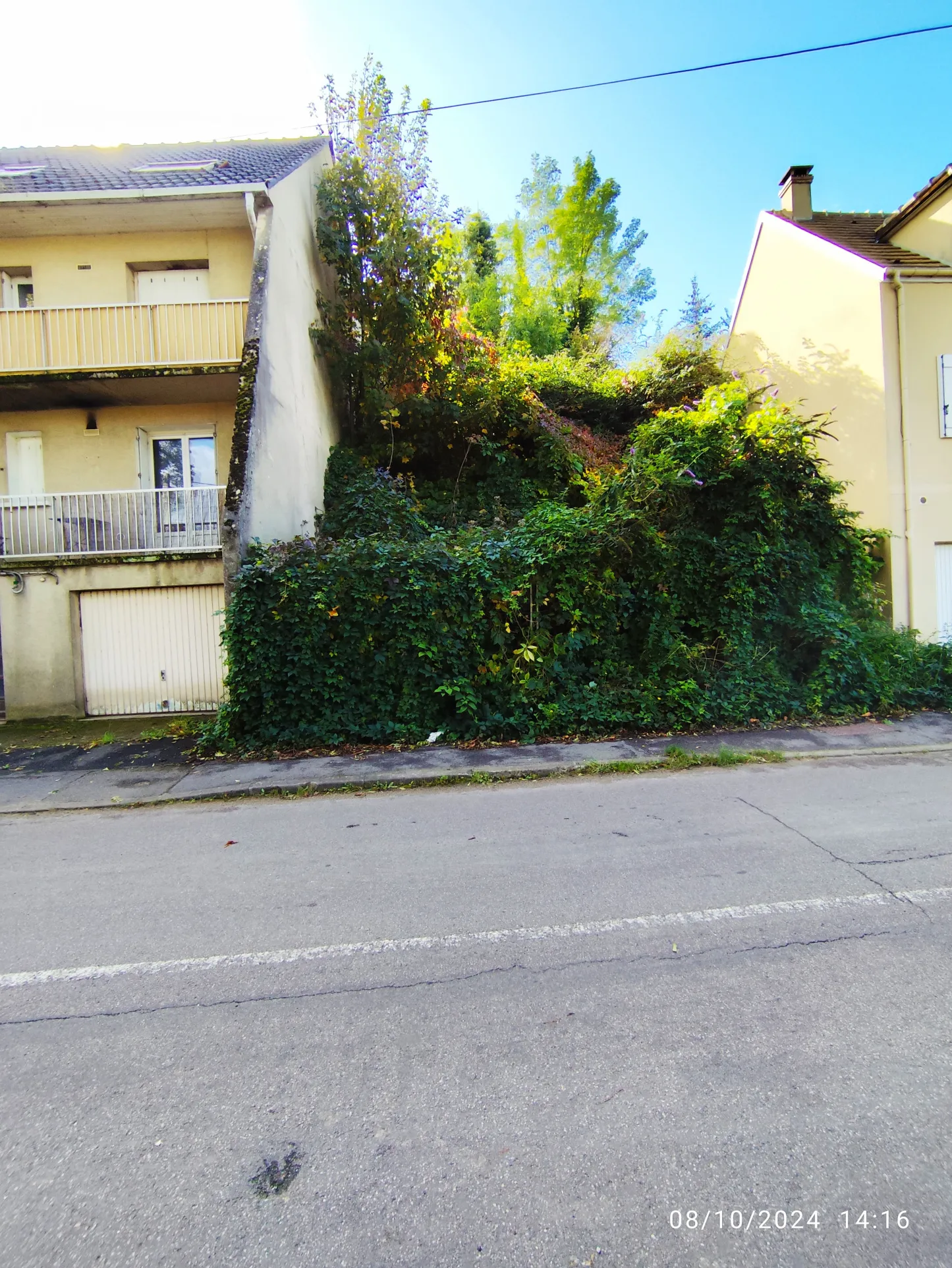 Terrain constructible de 450m2 à Osny à vendre 