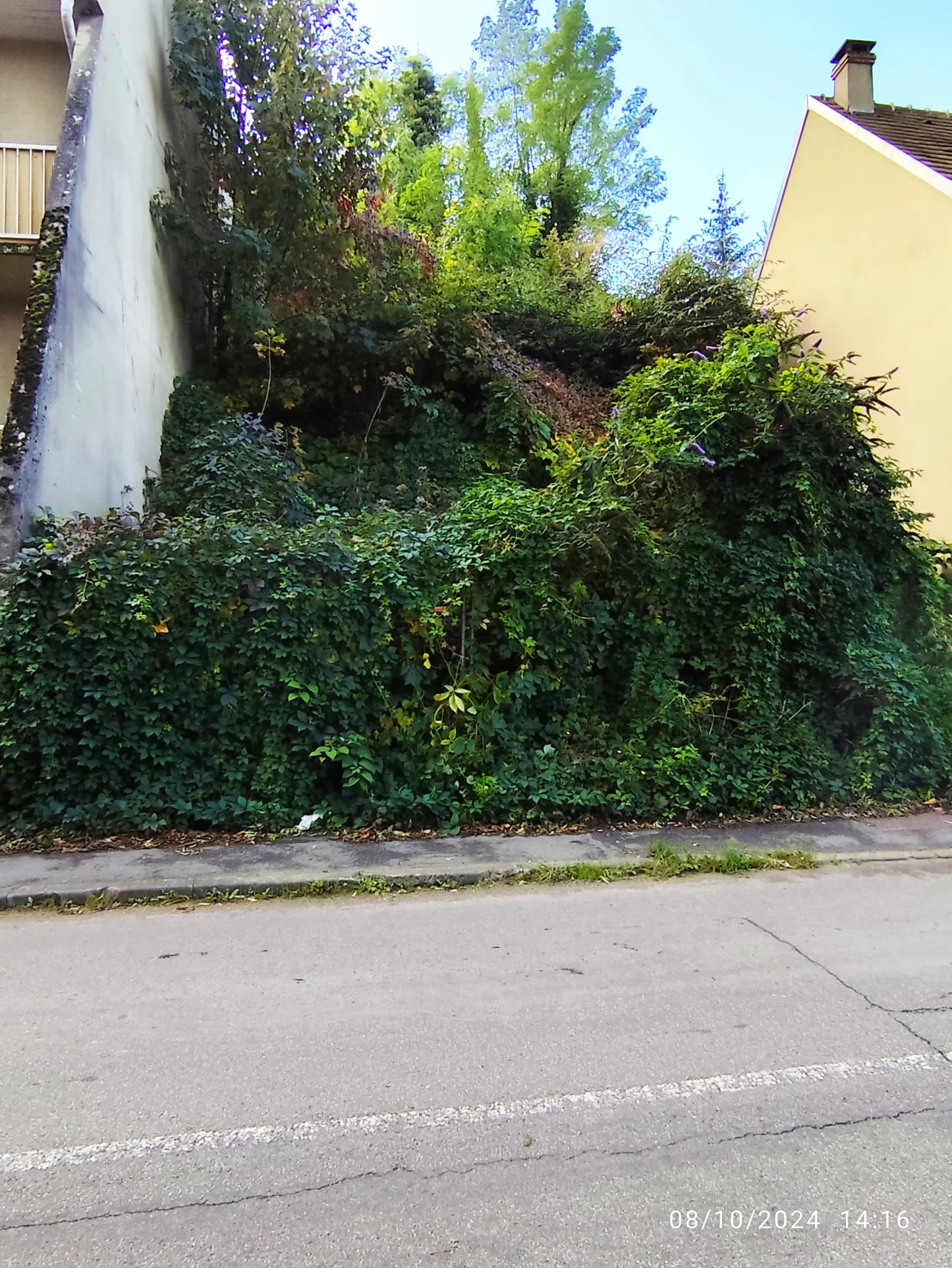 Terrain constructible de 450m2 à Osny à vendre 