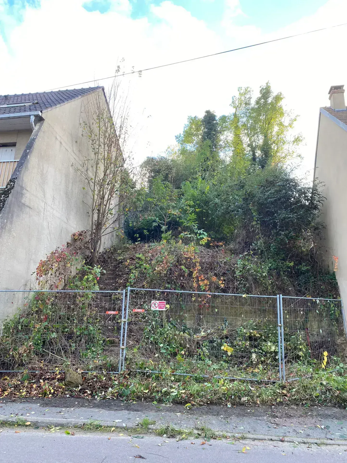 Terrain constructible de 450m2 à Osny à vendre 