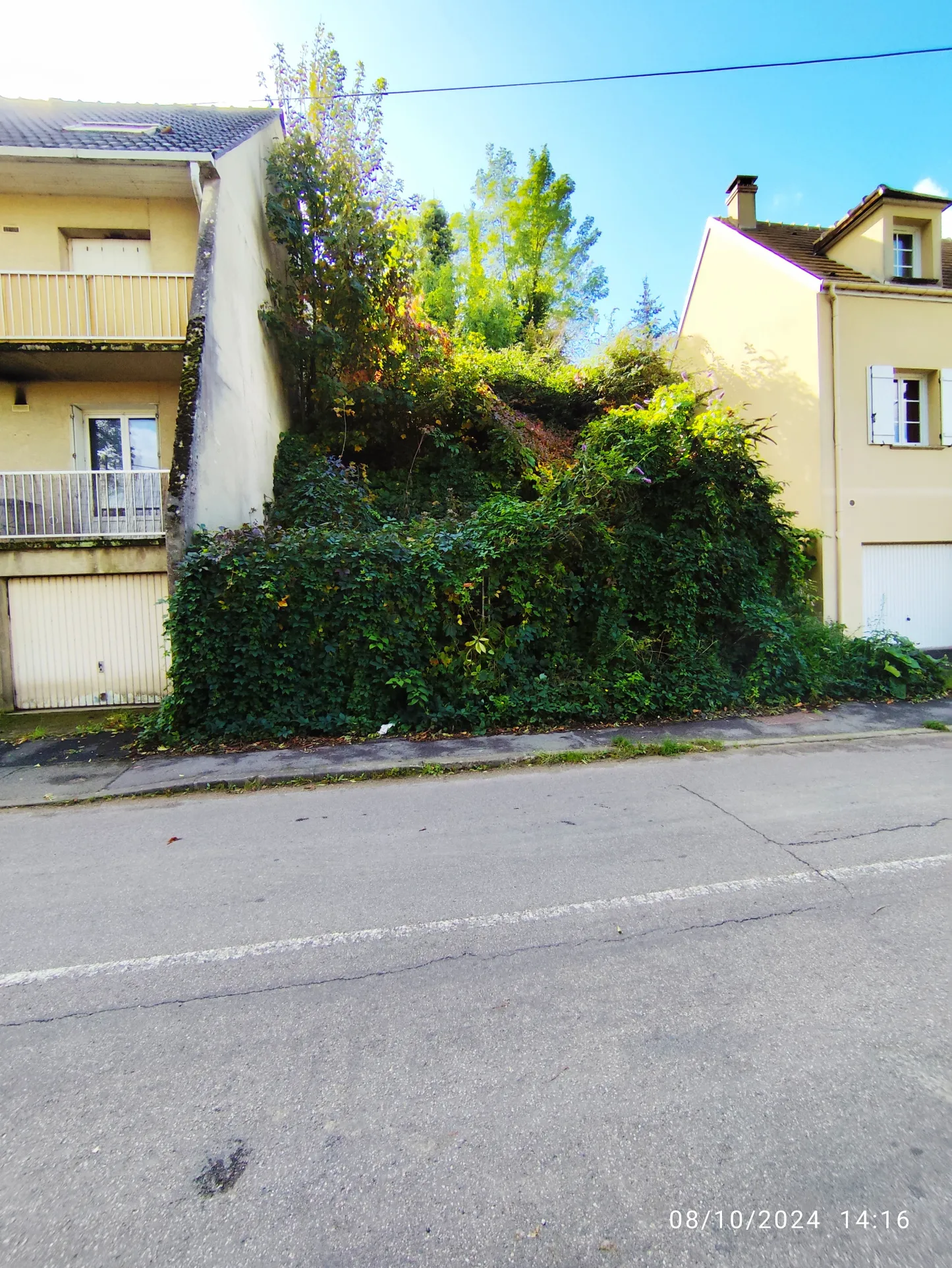 Terrain constructible de 450m2 à Osny à vendre 