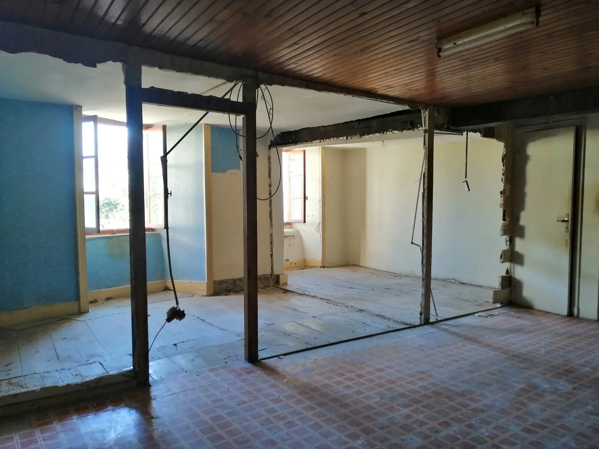 Maison à Pleaux - Investissement potentiel de 3 logements 