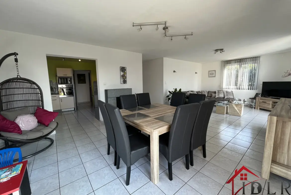 Magnifique maison de 234 m² à Magny-Vernois avec 5 chambres et double garage 