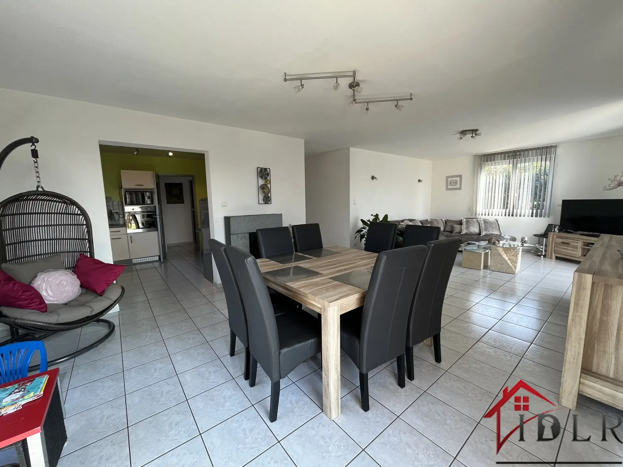 Magnifique maison de 234 m² à Magny-Vernois avec 5 chambres et double garage 