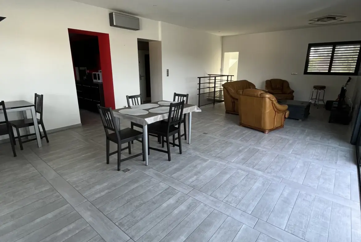 Magnifique maison de 234 m² à Magny-Vernois avec 5 chambres et double garage 