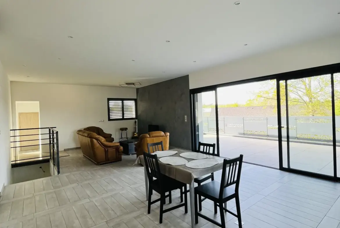 Magnifique maison de 234 m² à Magny-Vernois avec 5 chambres et double garage 