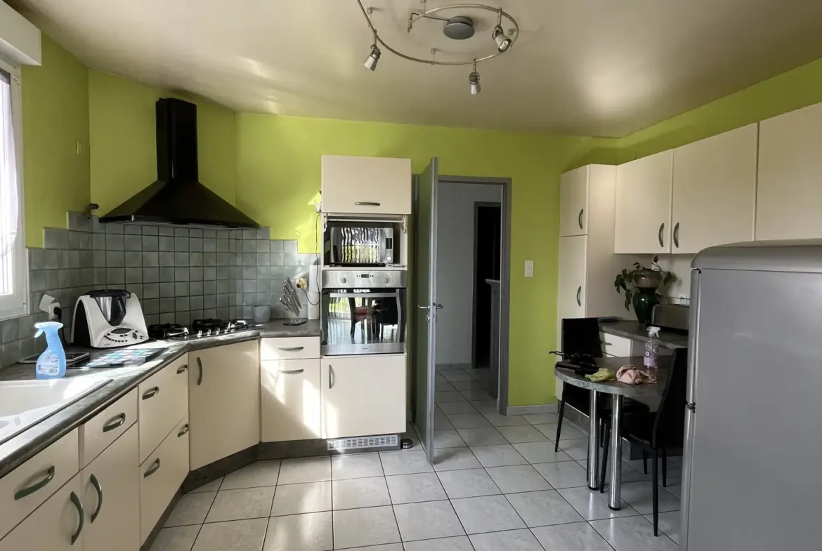 Magnifique maison de 234 m² à Magny-Vernois avec 5 chambres et double garage 