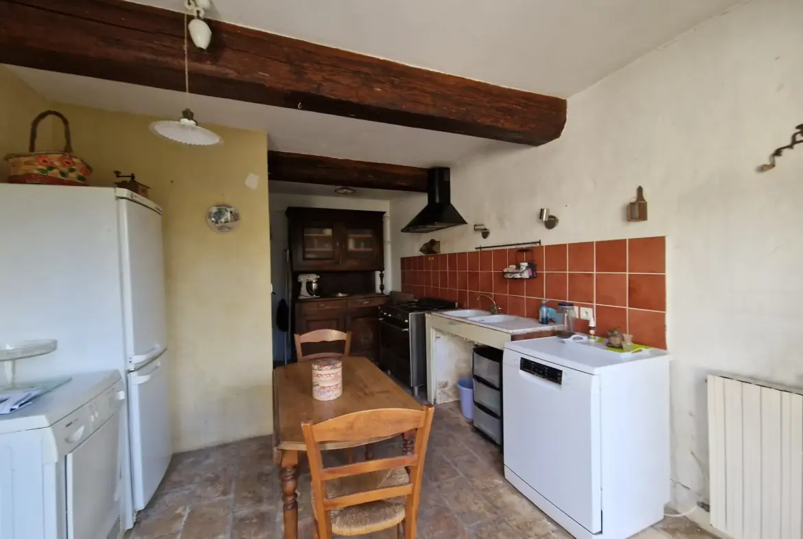 À vendre : Maison de village avec jardin à Aujargues 