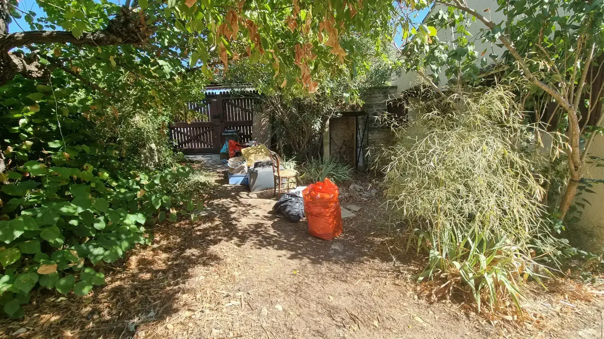 À vendre : Maison de village avec jardin à Aujargues 