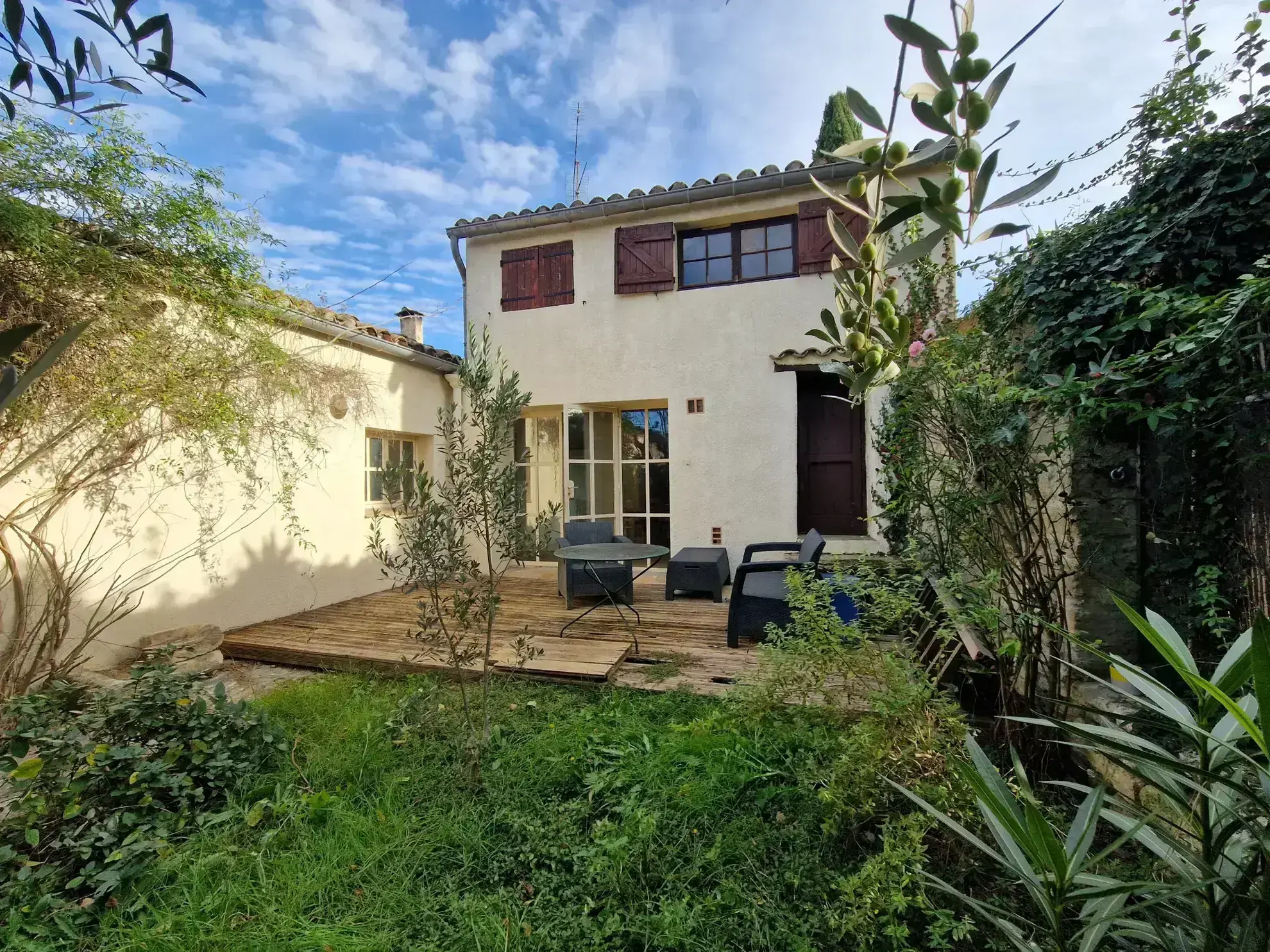 À vendre : Maison de village avec jardin à Aujargues 