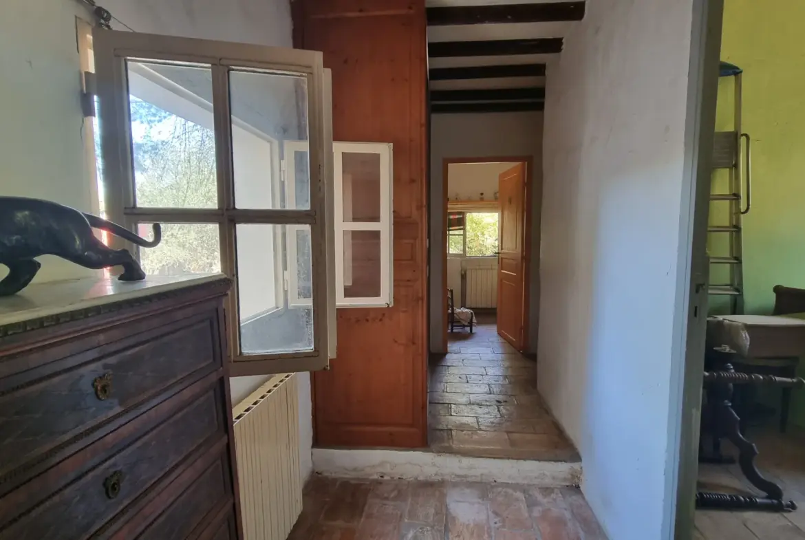 À vendre : Maison de village avec jardin à Aujargues 