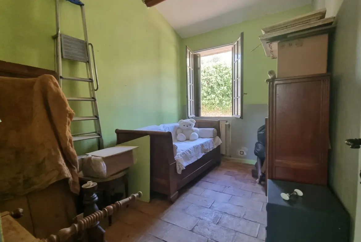 À vendre : Maison de village avec jardin à Aujargues 
