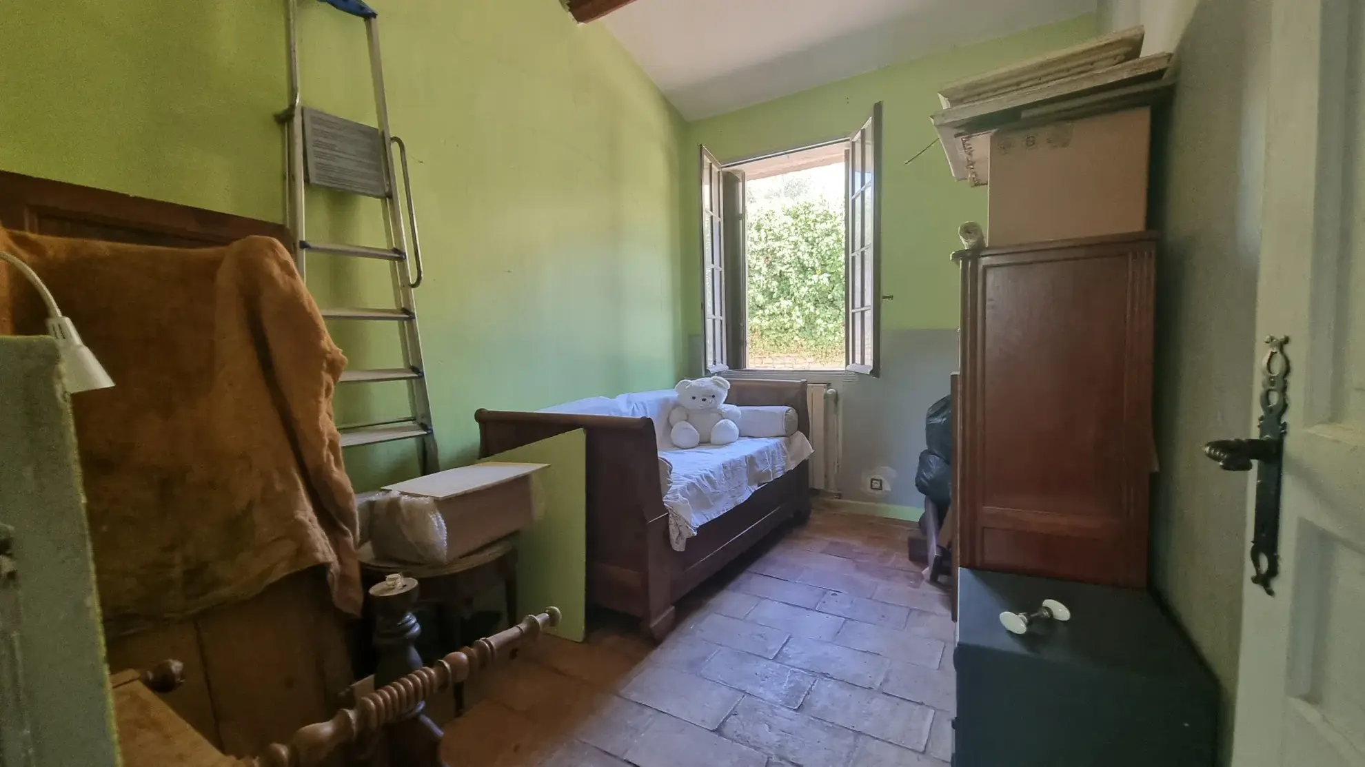 À vendre : Maison de village avec jardin à Aujargues 