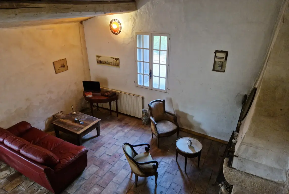À vendre : Maison de village avec jardin à Aujargues 